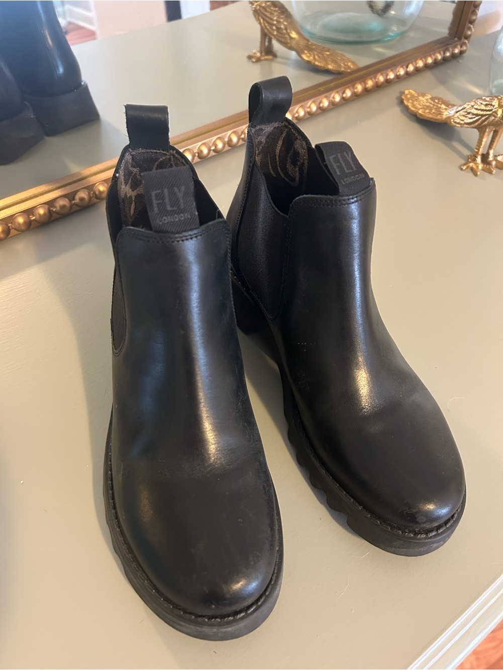 Fly London women’s Black Leather Chelsea Boots. Sz 37. EUC